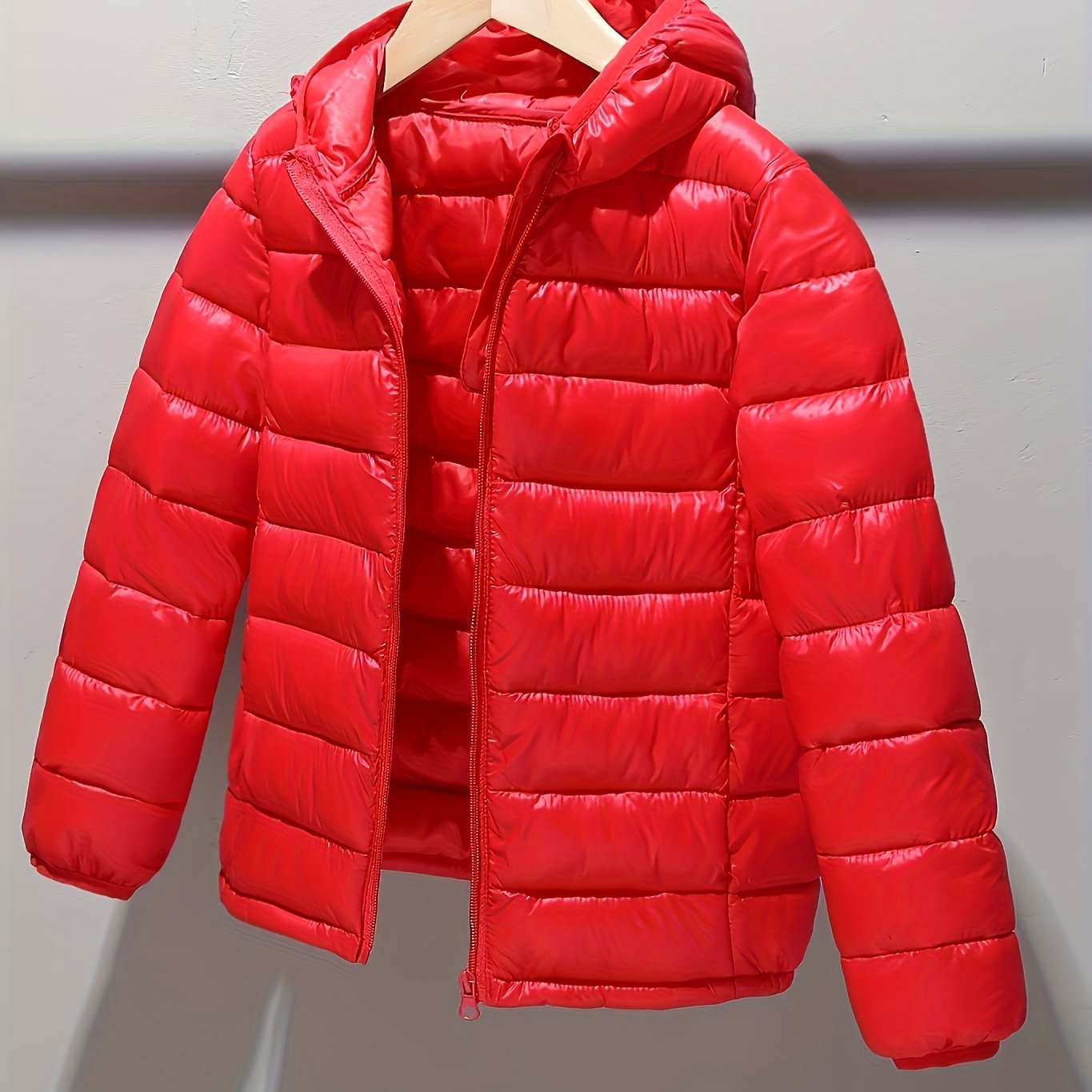 Classic boys' quilted jacket with hood, ideal for winter/autumn.