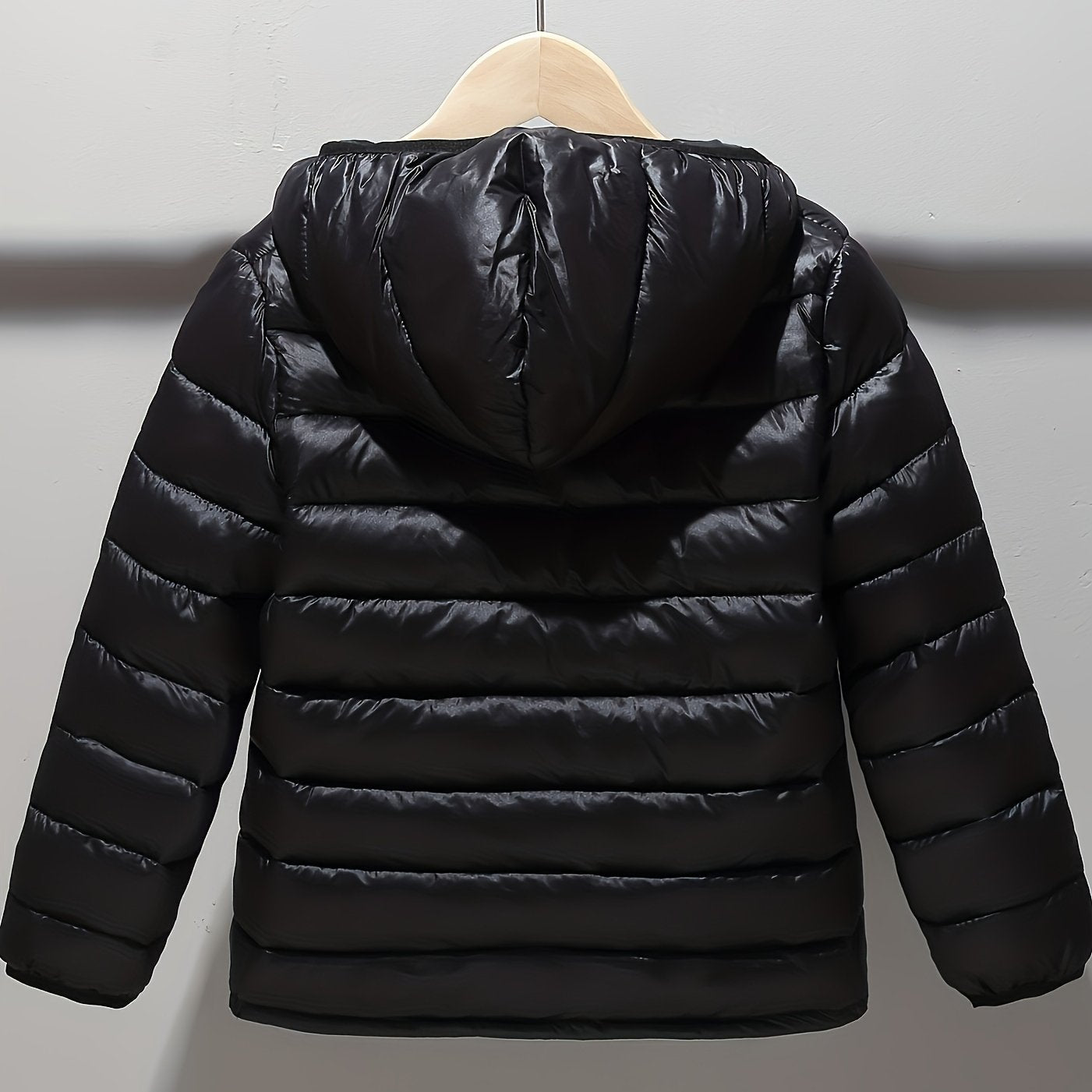 Classic boys' quilted jacket with hood, ideal for winter/autumn.