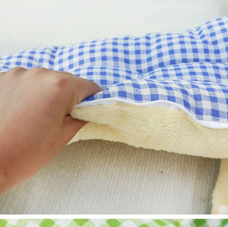 Seasons Universal, Washable Closed Cat House.