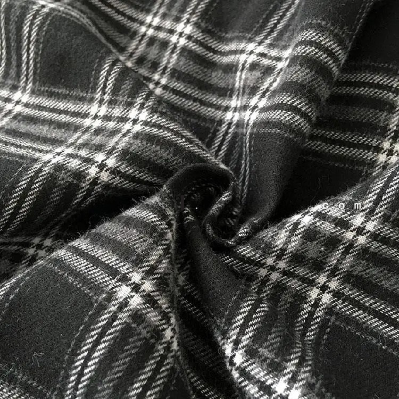 Découvrez un style intemporel avec la chemise parfaite.