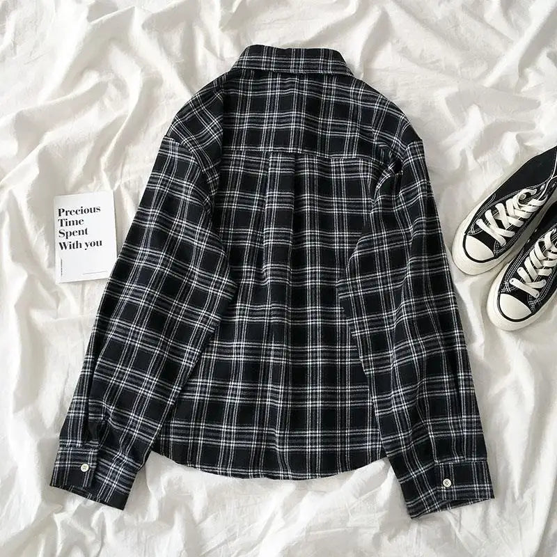 Découvrez un style intemporel avec la chemise parfaite.