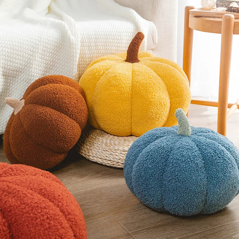 Coussin en peluche de luxe en forme de citrouille avec décoration boisée pour canapé et salon.