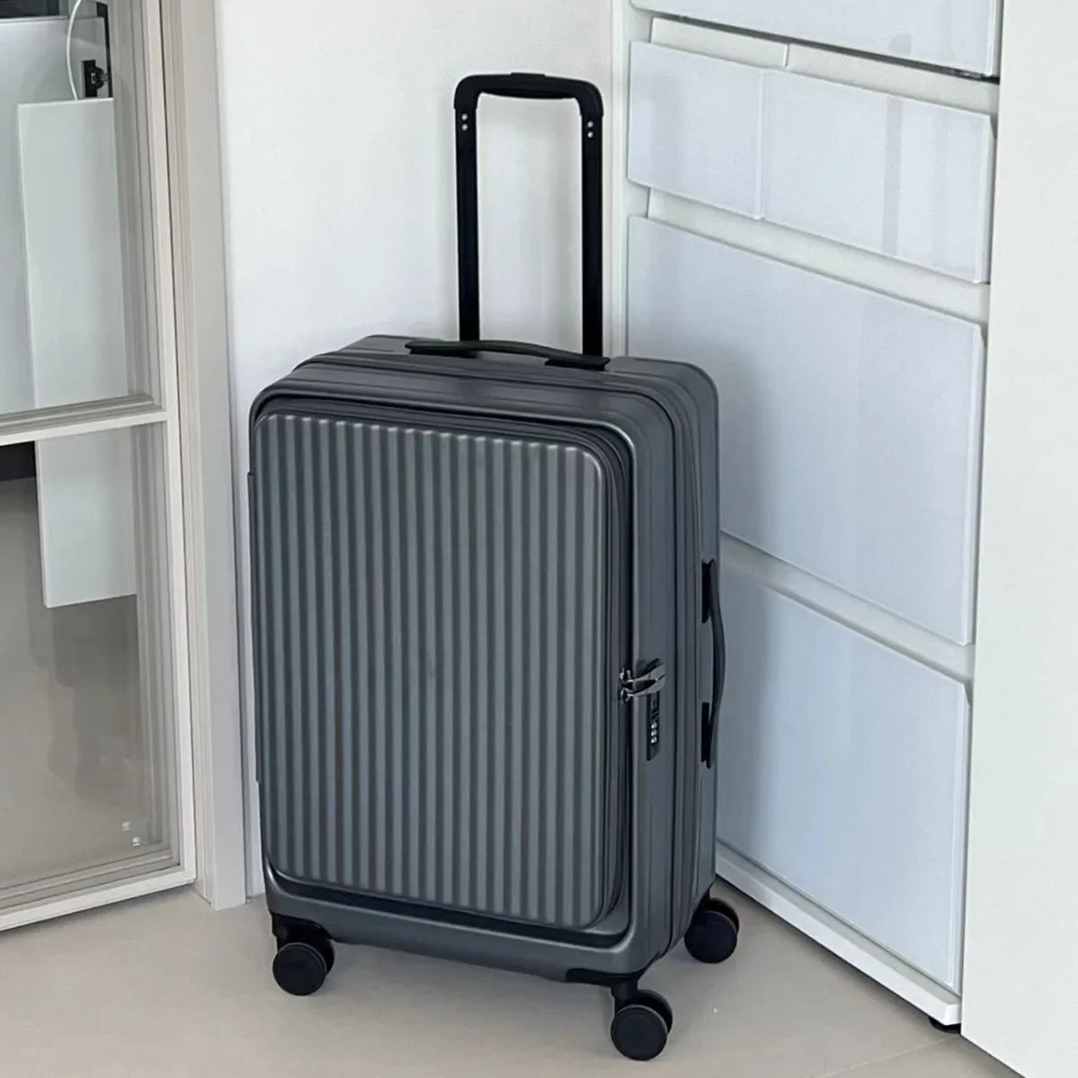 Valise de voyage à roulettes avec poche avant pour ordinateur portable, nouvelle valise extensible multifonction pour tous les bagages.