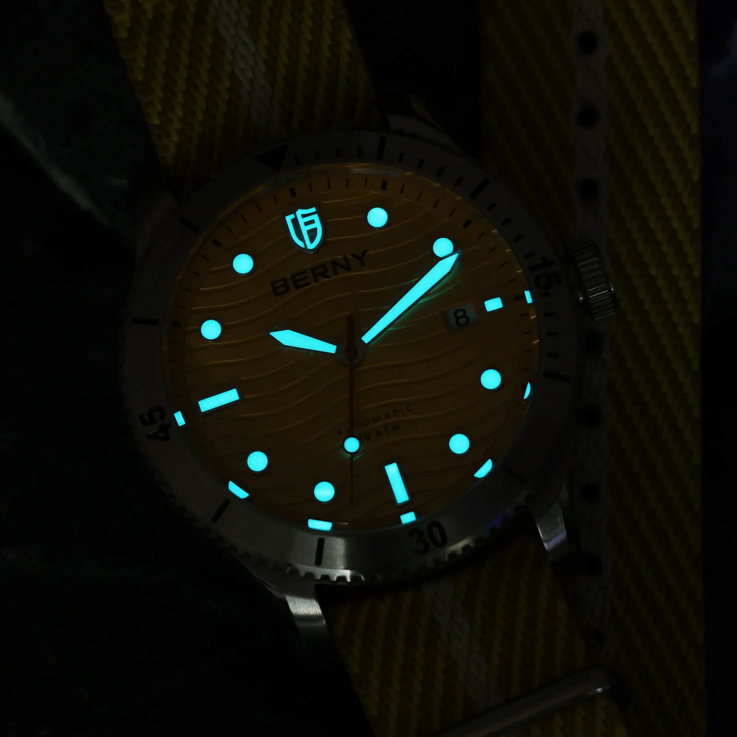 Montre de plongée automatique pour homme.