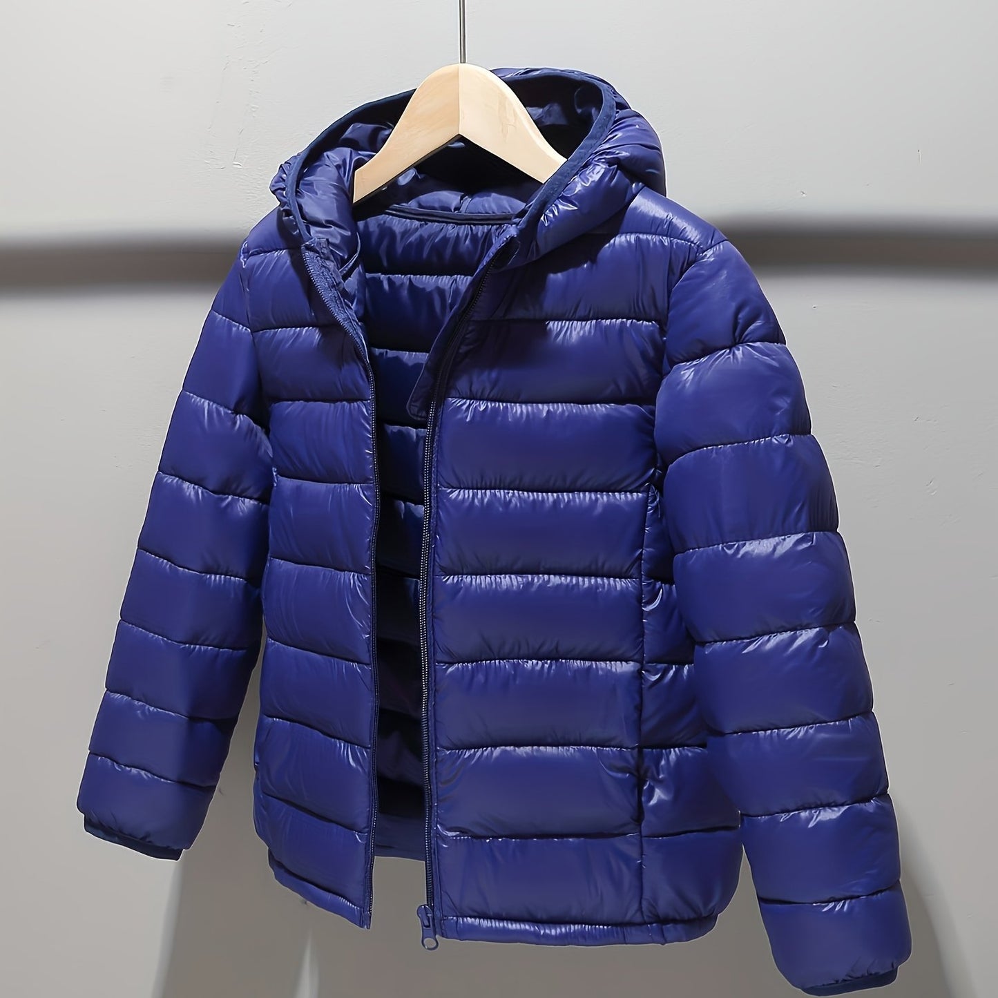 Classic boys' quilted jacket with hood, ideal for winter/autumn.