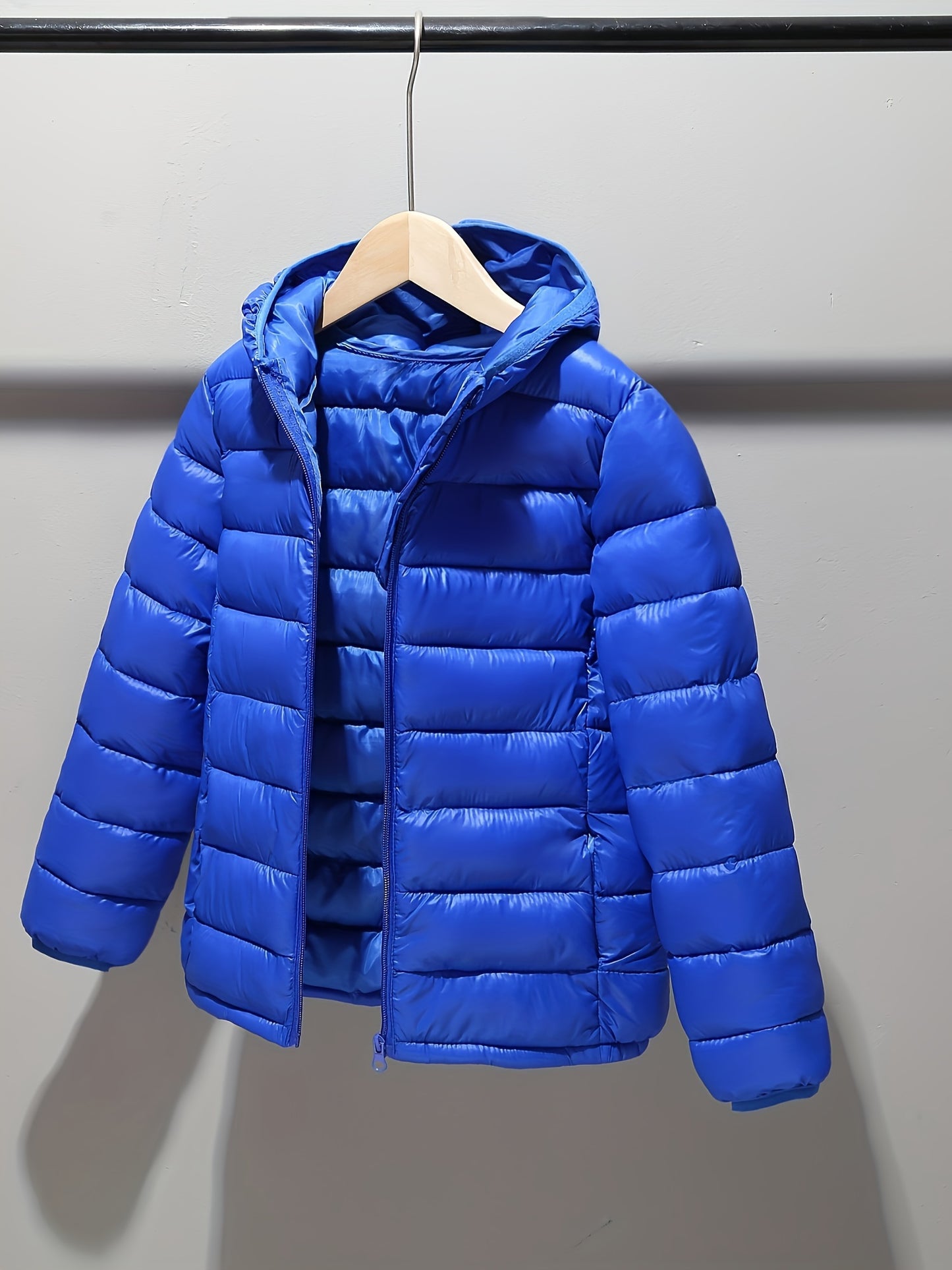Classic boys' quilted jacket with hood, ideal for winter/autumn.