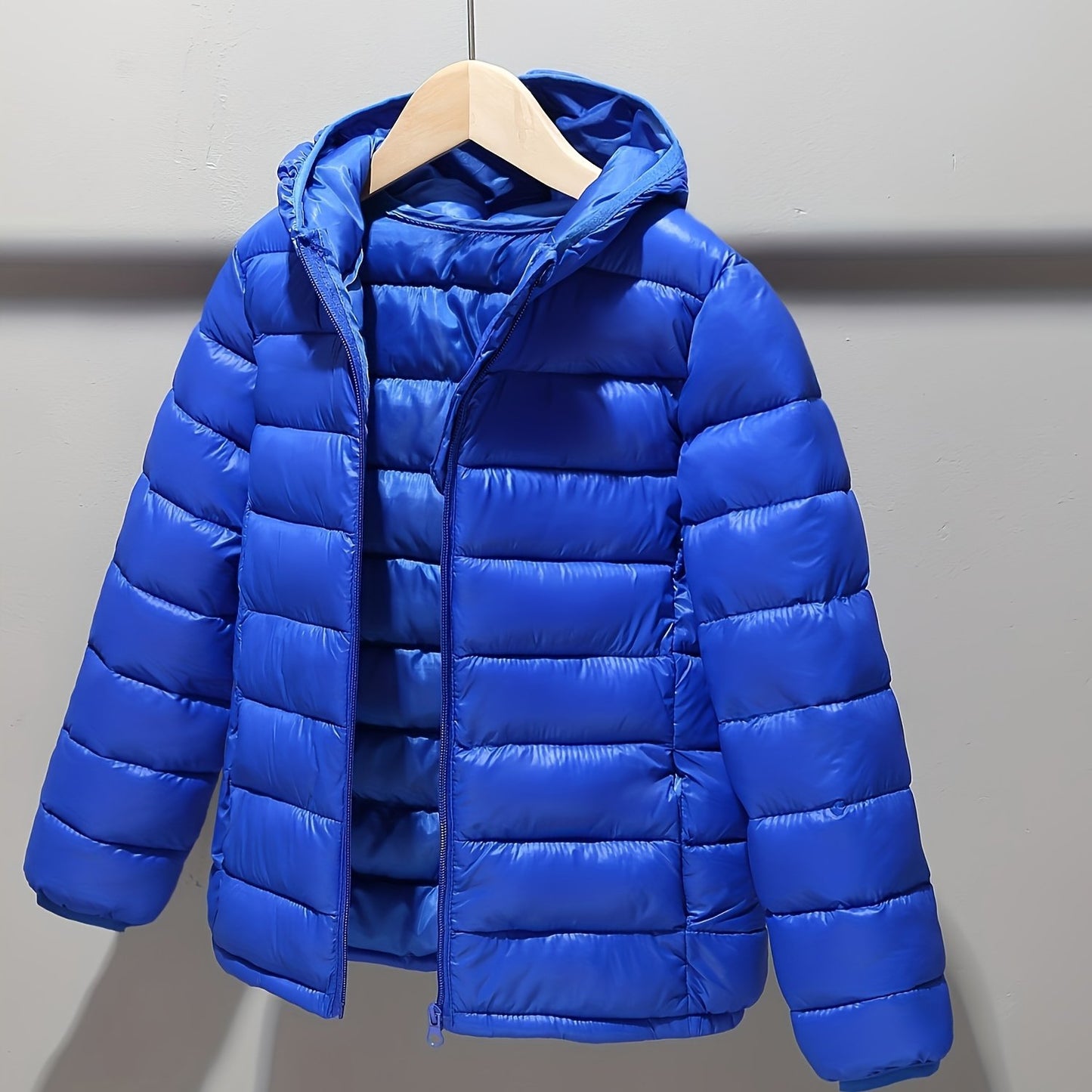Classic boys' quilted jacket with hood, ideal for winter/autumn.